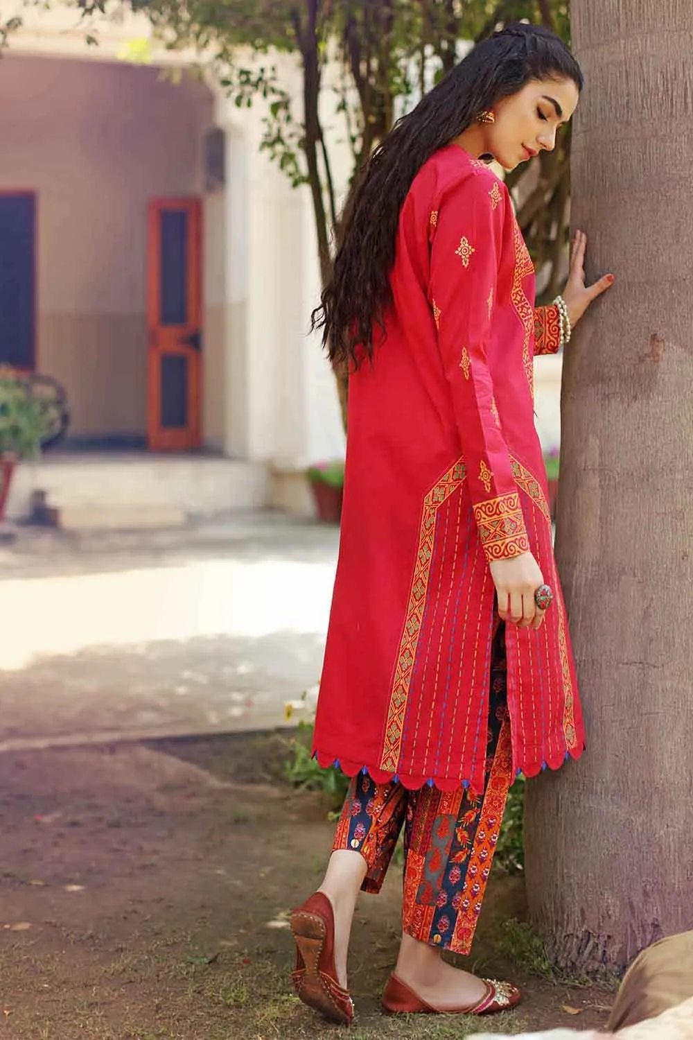 Gul Ahmed Summer 2022 · Essential 2PC Collection – 2PC Printed Lawn Shirt Trousers TL-371