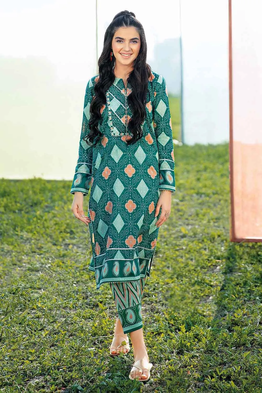 Gul Ahmed Summer 2022 · Essential 2PC Collection – 2PC Printed Lawn Suit TL-22009 B