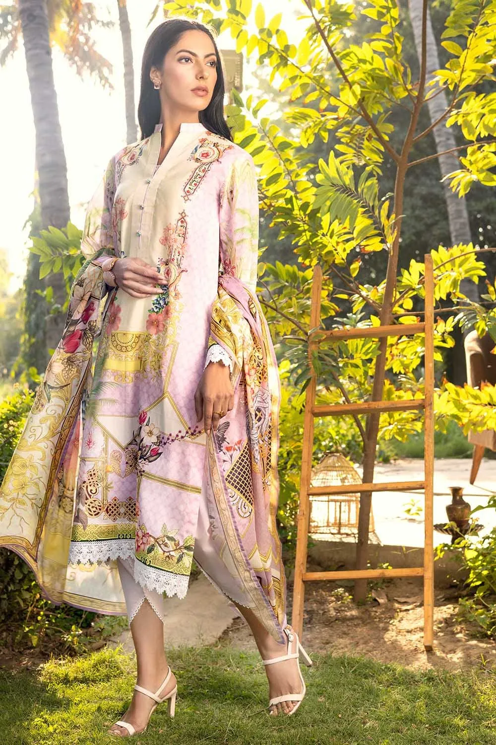 Gul Ahmed Summer 2022 · Essential 3PC Collection – 3PC  Digital Printed Lawn Suit CL-22077 B