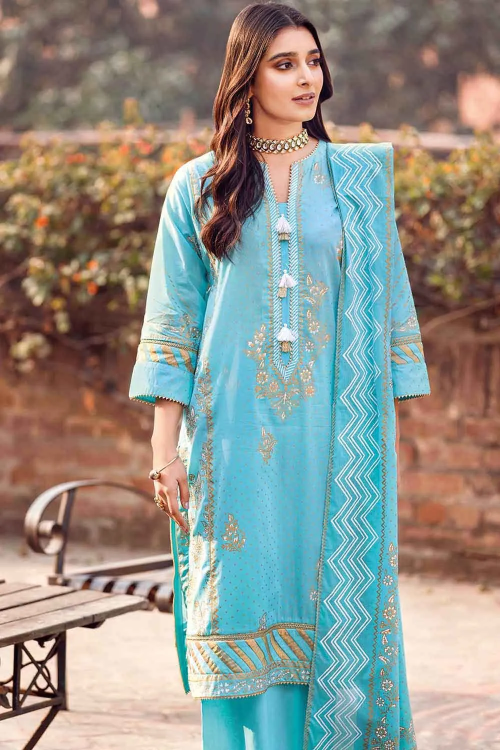 Gul Ahmed Summer 2022 · Essential 3PC Collection – 3PC Glitter Printed Lawn Suit DN-22010