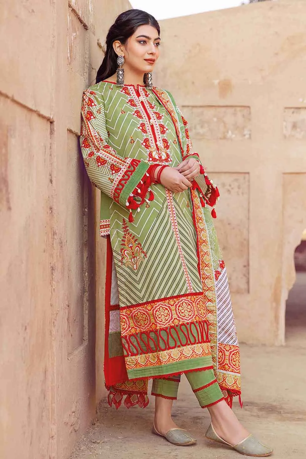 Gul Ahmed Summer 2022 · Essential 3PC Collection – 3PC Gold Printed Lawn Suit CL-22170