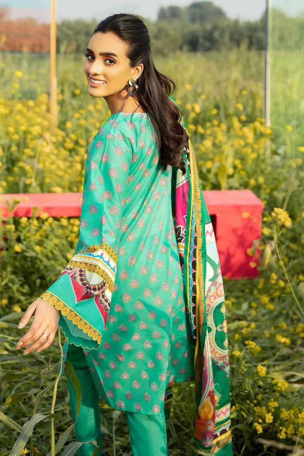 Gul Ahmed Summer 2022 · Essential 3PC Collection – 3PC Printed Lawn Suit CL-22090 B